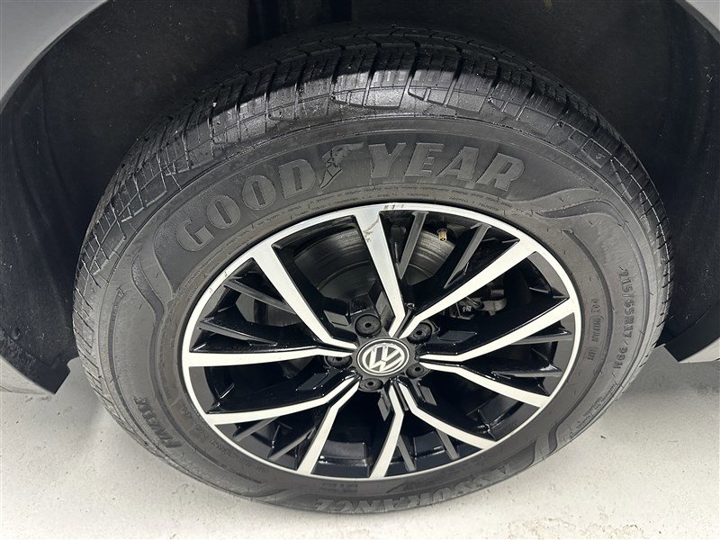 Used 2021 Volkswagen Tiguan SE w/ Panoramic Sunroof Package image 14