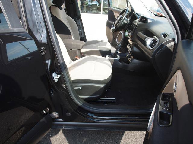 Used 2015 Jeep Renegade Latitude AWD/4WD image 6