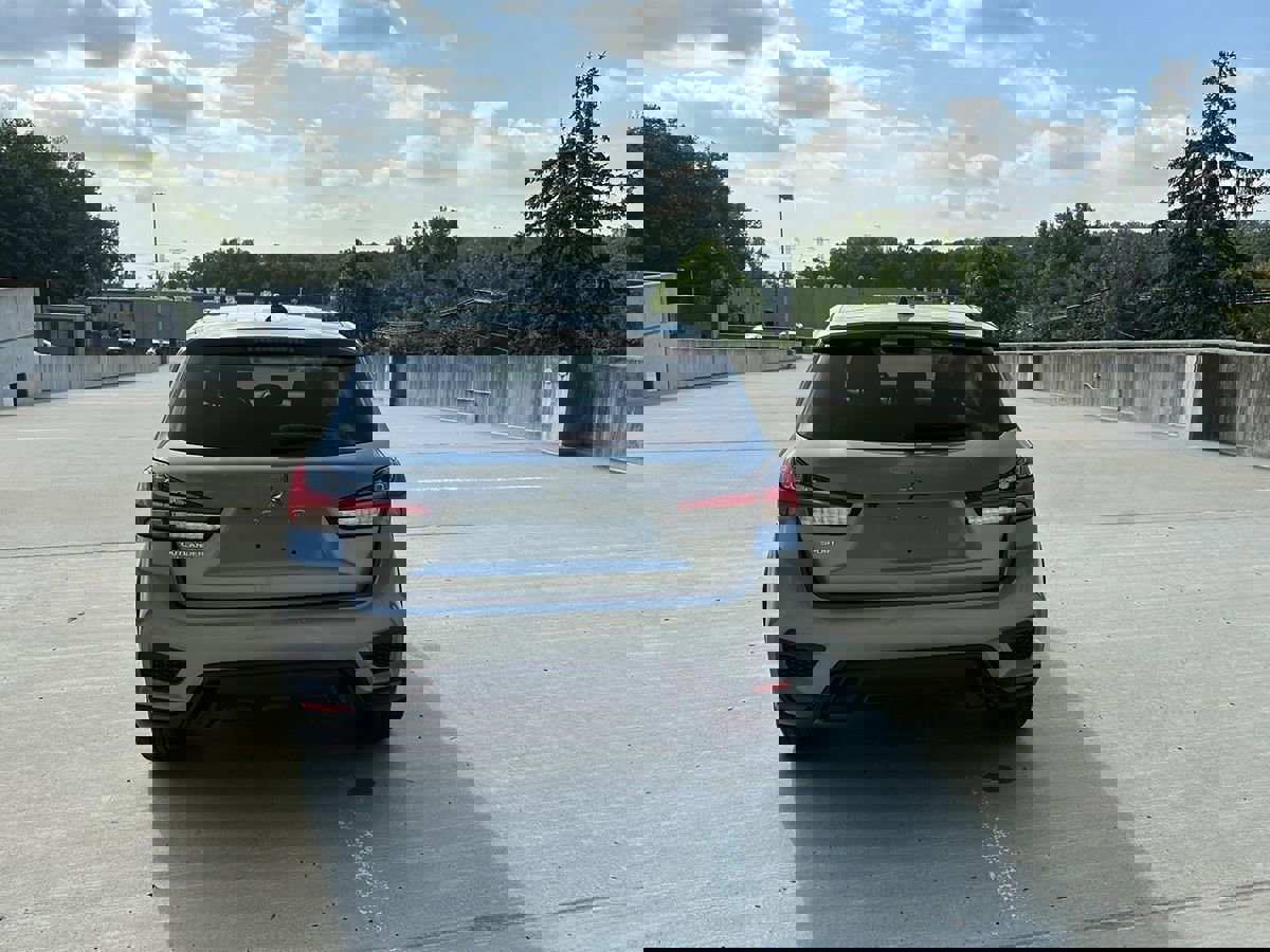 Used 2021 Mitsubishi Outlander Sport ES image 6