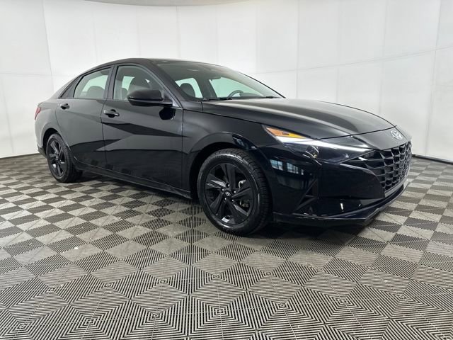 Used 2023 Hyundai Elantra SEL image 2