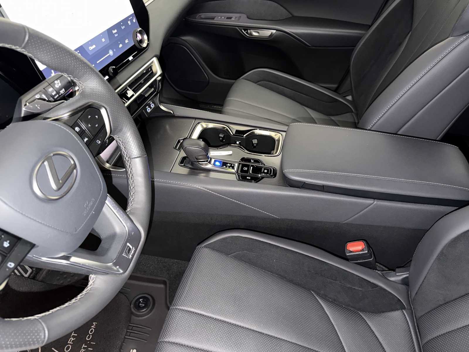 Used 2025 Lexus RX 500h F Sport AWD/4WD image 19