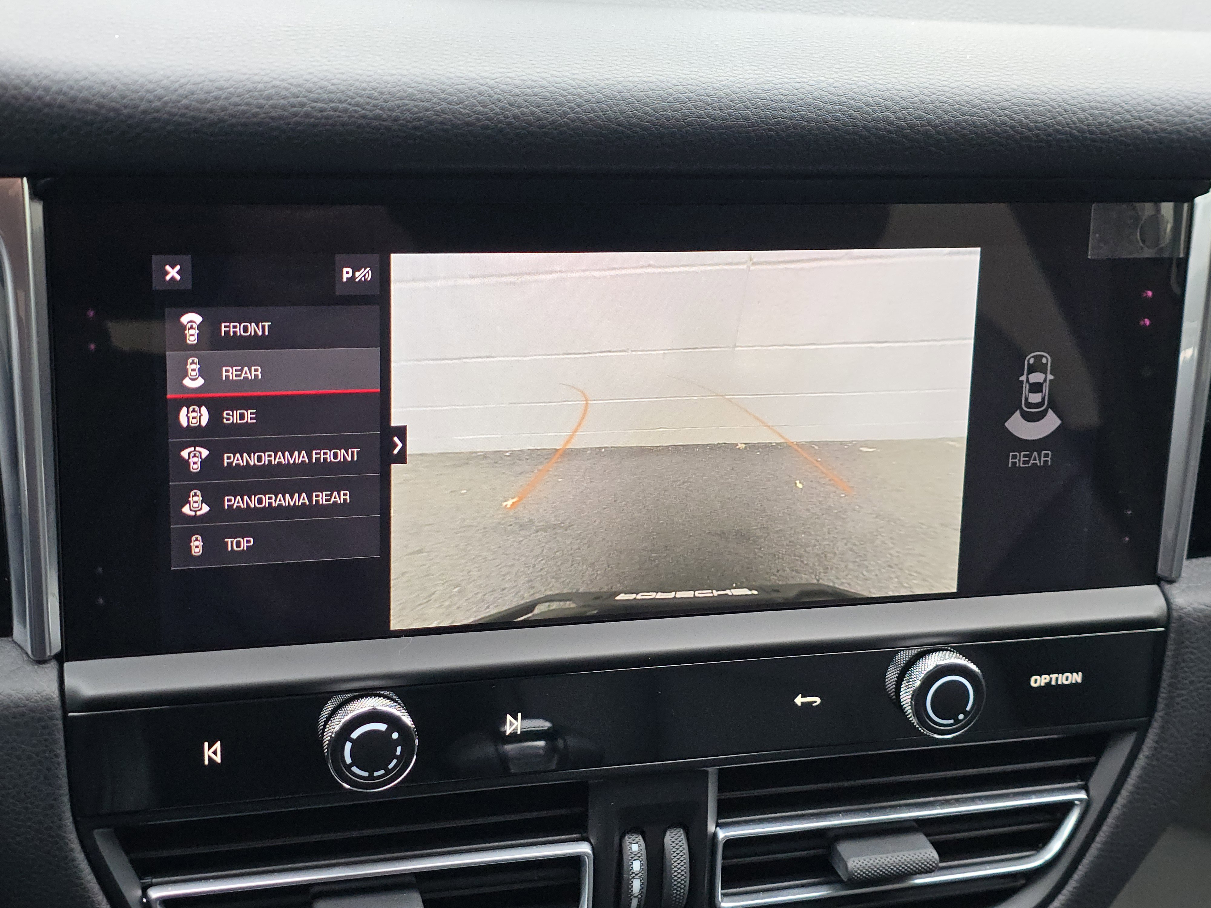 Certified 2025 Porsche Macan image 12