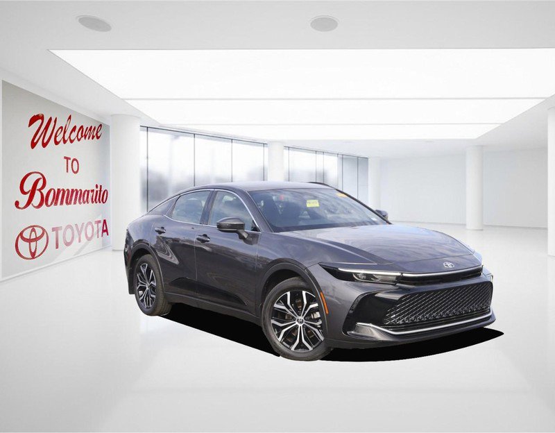 Used 2023 Toyota Crown image 2