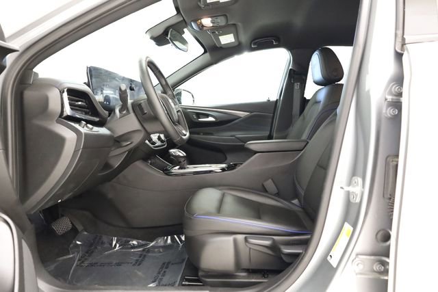 Used 2024 Buick Envista Sport Touring image 11