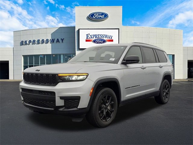 Used 2024 Jeep Grand Cherokee L Laredo image 2