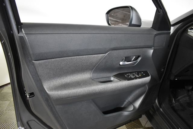 Used 2025 Nissan Kicks SV AWD/4WD image 7