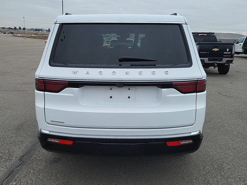 Used 2023 Jeep Wagoneer 4WD w/ HD Trailer Tow Package image 5