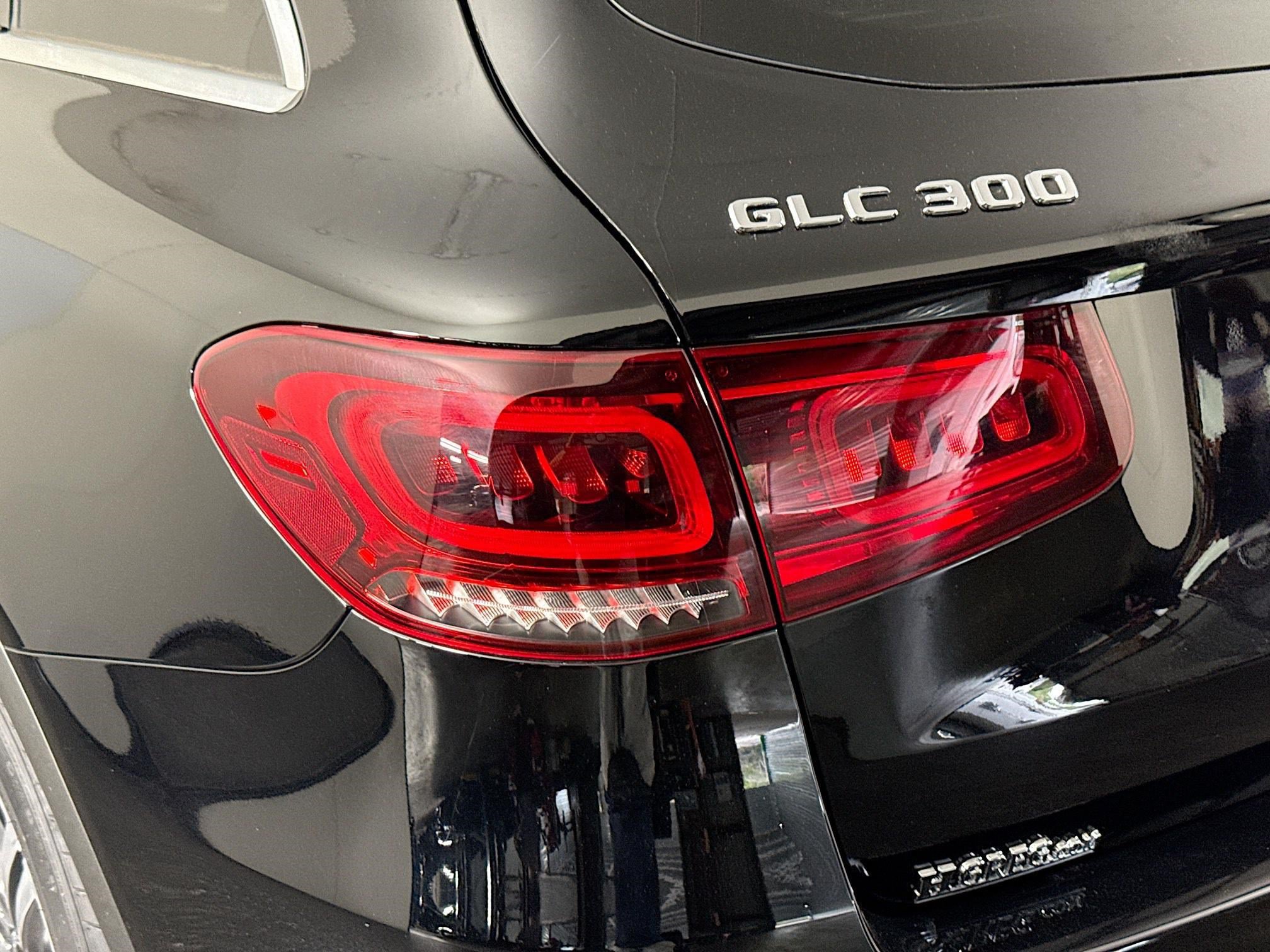 Used 2022 Mercedes-Benz GLC 300 4MATIC w/ Multimedia Package Lite image 36