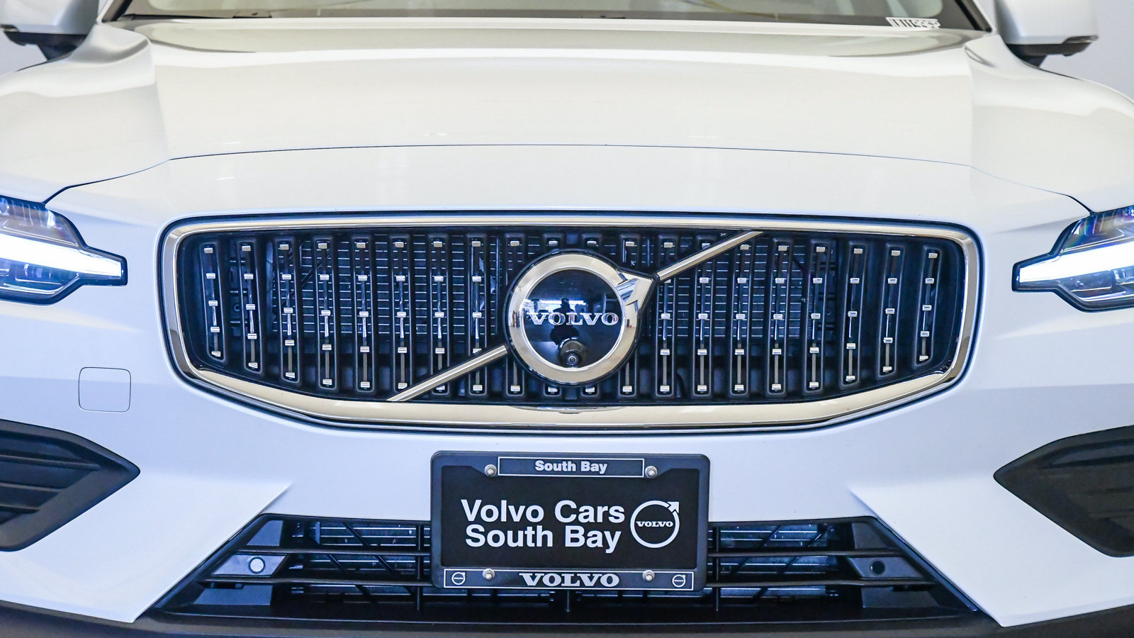 Certified 2025 Volvo V60 B5 Cross Country Plus AWD/4WD image 8