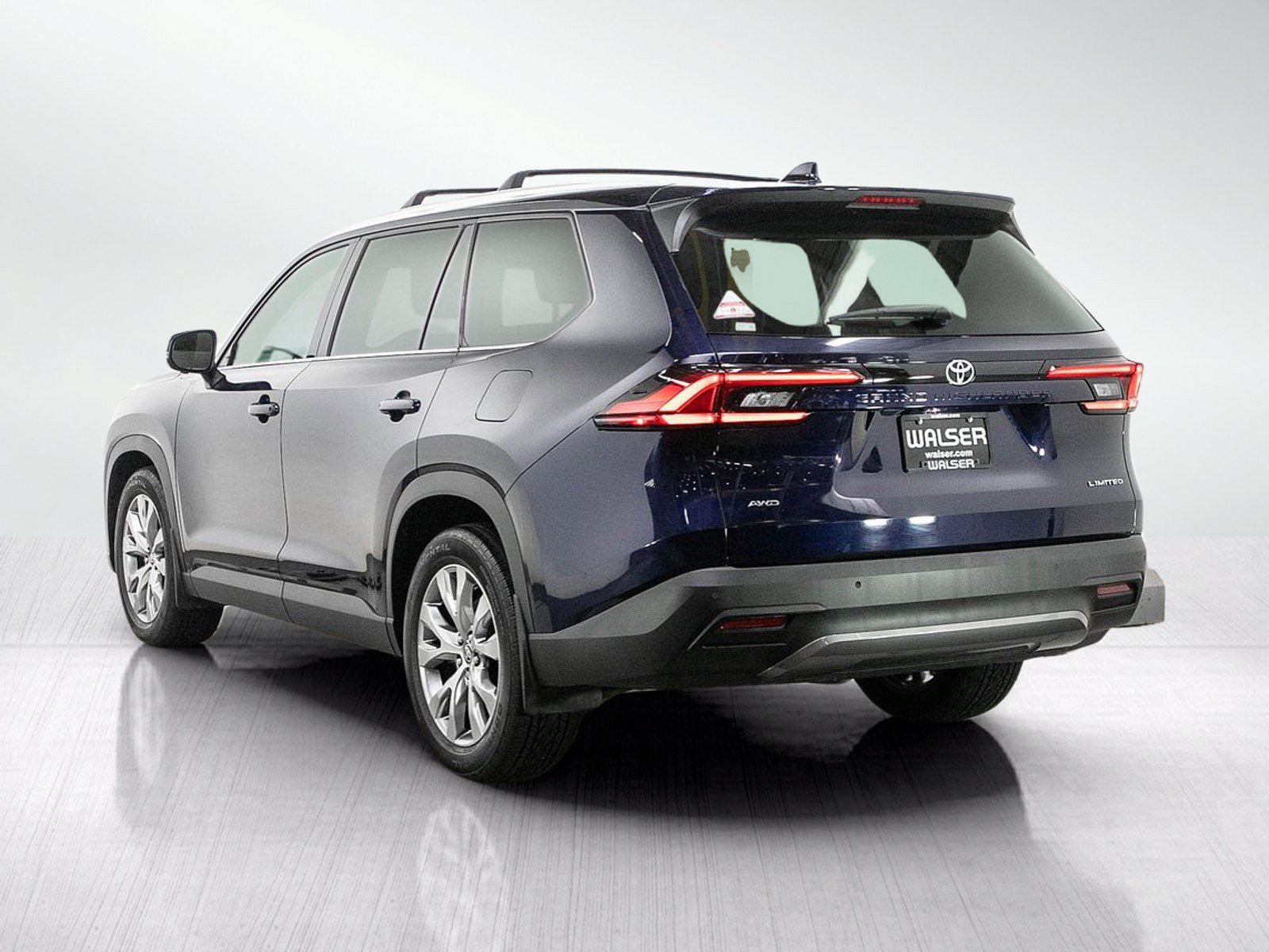 Used 2024 Toyota Grand Highlander AWD image 3