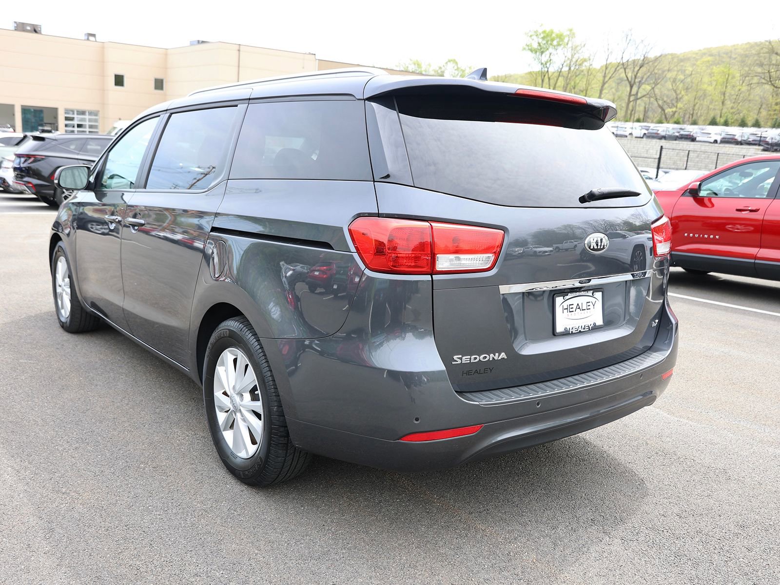 Used 2016 Kia Sedona LX w/ Option Group 020 FWD image 5