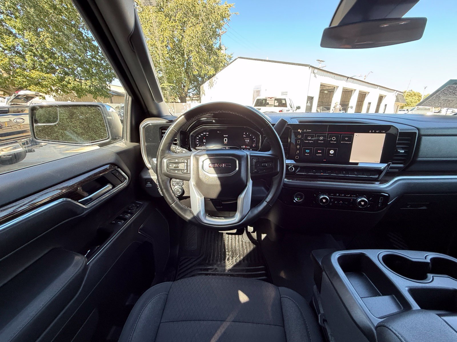Used 2024 GMC Sierra 1500 SLE AWD/4WD image 2