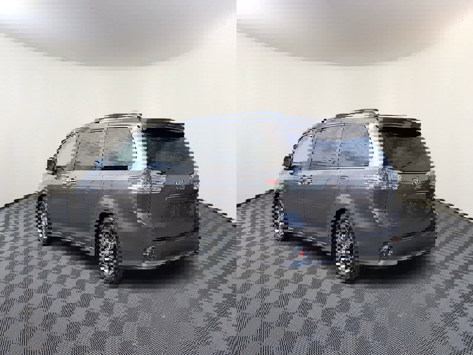 Used 2014 Toyota Sienna SE image 8