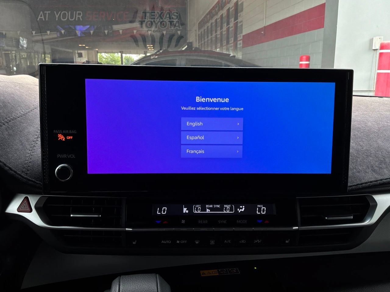 Used 2025 Toyota Sienna XLE FWD image 29