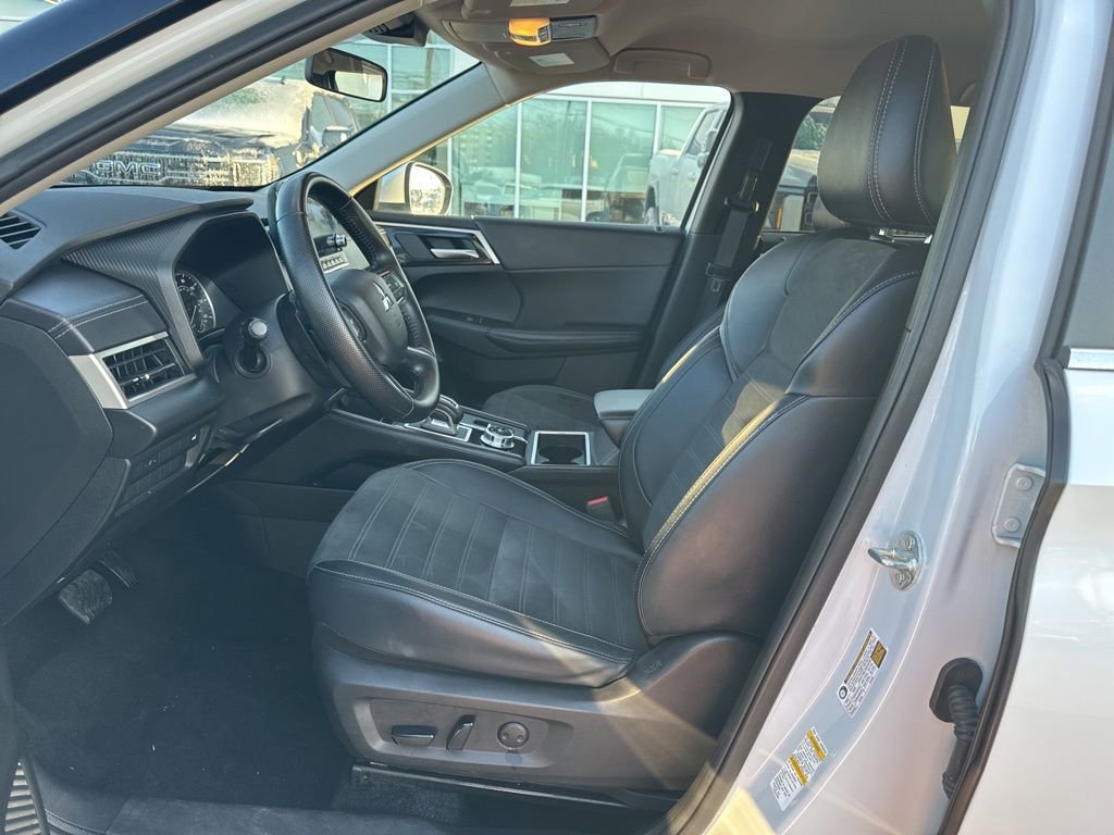 Used 2024 Mitsubishi Outlander SE image 16