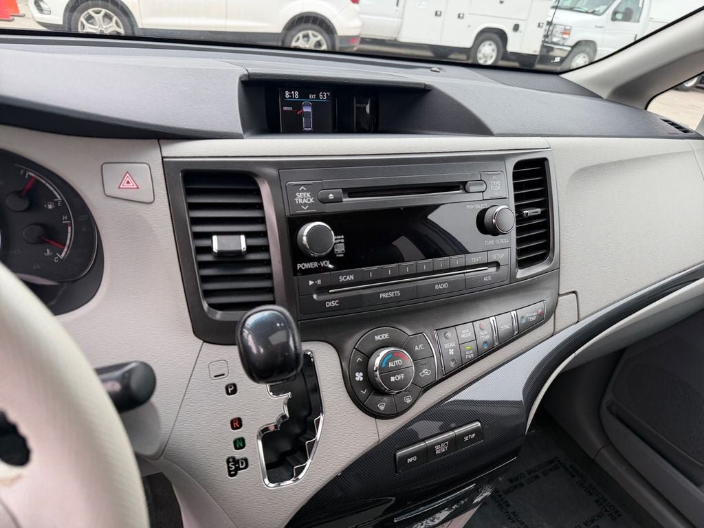 Used 2013 Toyota Sienna SE FWD image 18