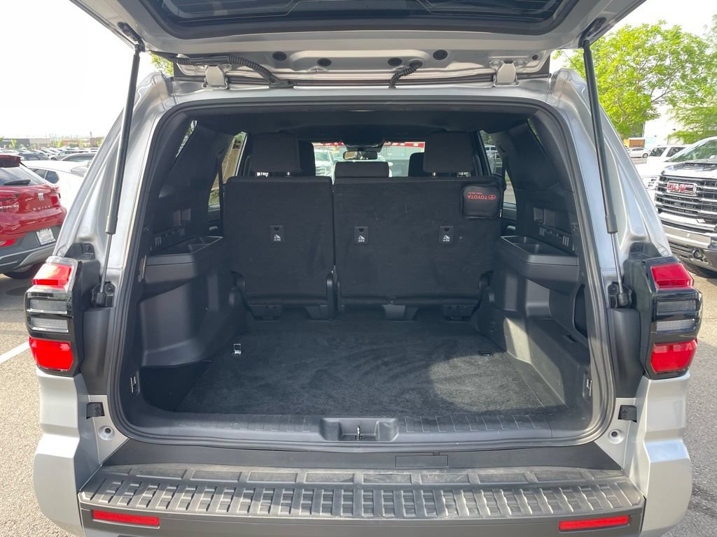 Used 2025 Toyota 4Runner SR5 AWD/4WD image 7