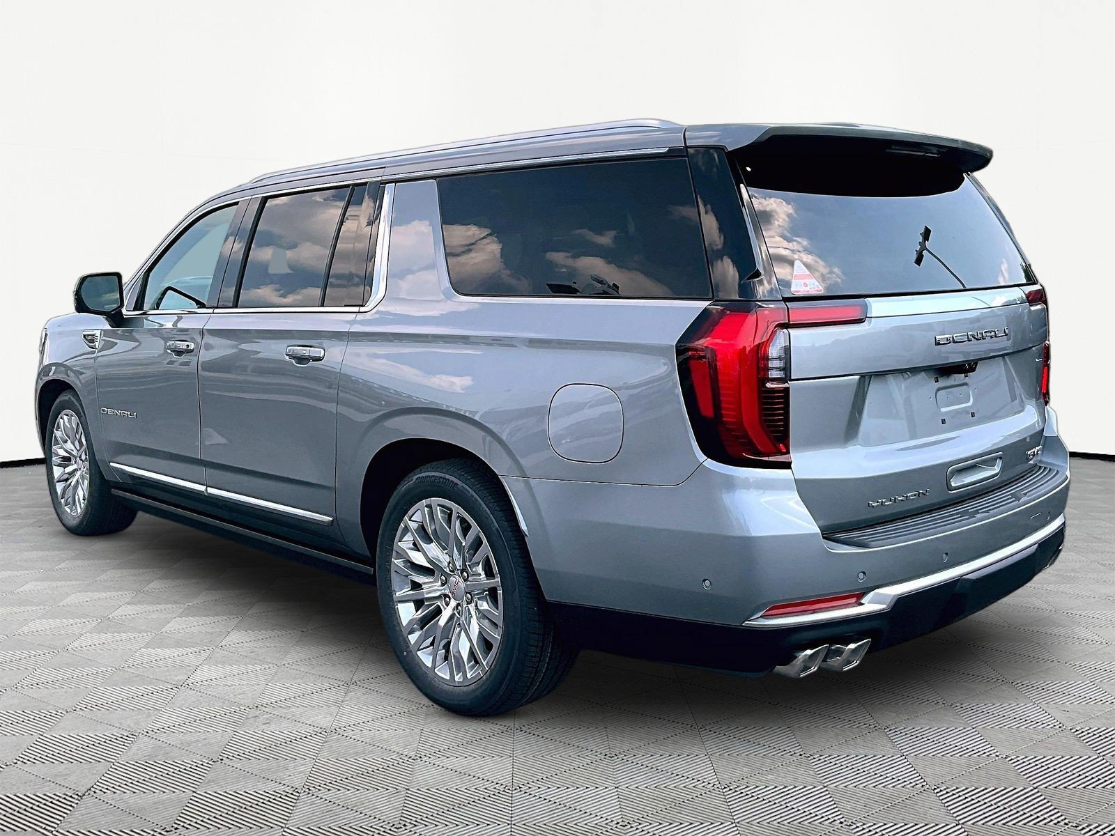 New 2026 GMC Yukon XL Denali w/ Denali Reserve Package AWD/4WD image 4