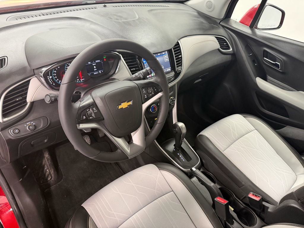 Used 2020 Chevrolet Trax LT w/ LT Convenience Package image 12