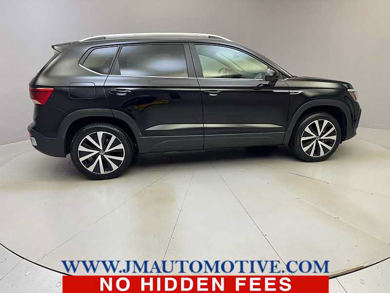 Used 2024 Volkswagen Taos SE FWD image 6