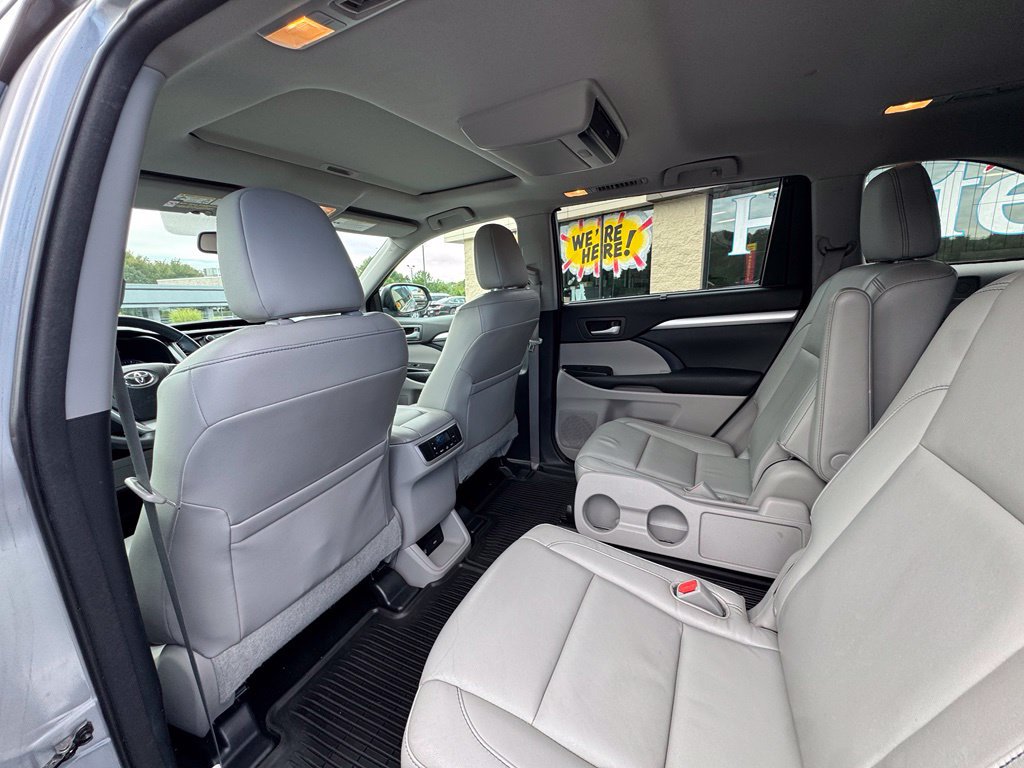Used 2014 Toyota Highlander XLE AWD/4WD image 10