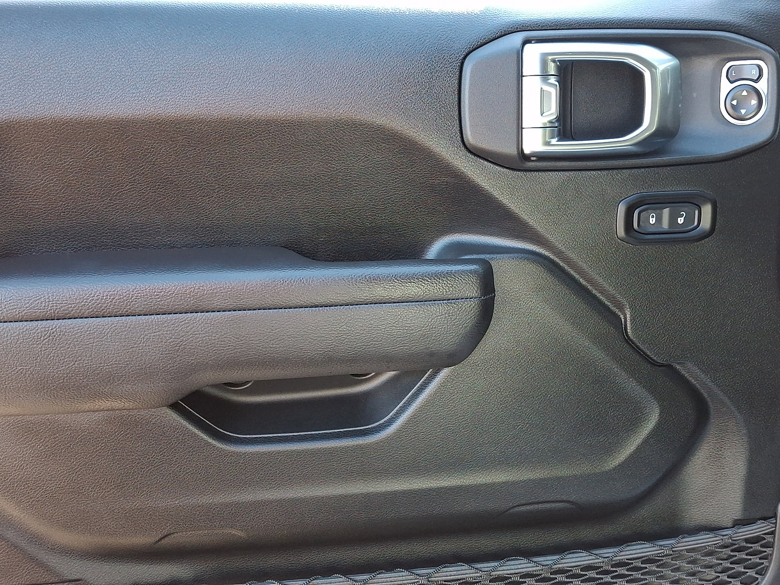 Used 2025 Jeep Wrangler Sport AWD/4WD image 12