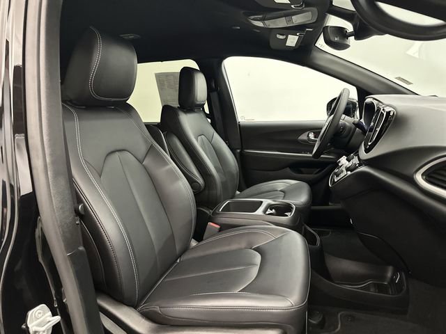 Used 2025 Chrysler Pacifica Select FWD image 29