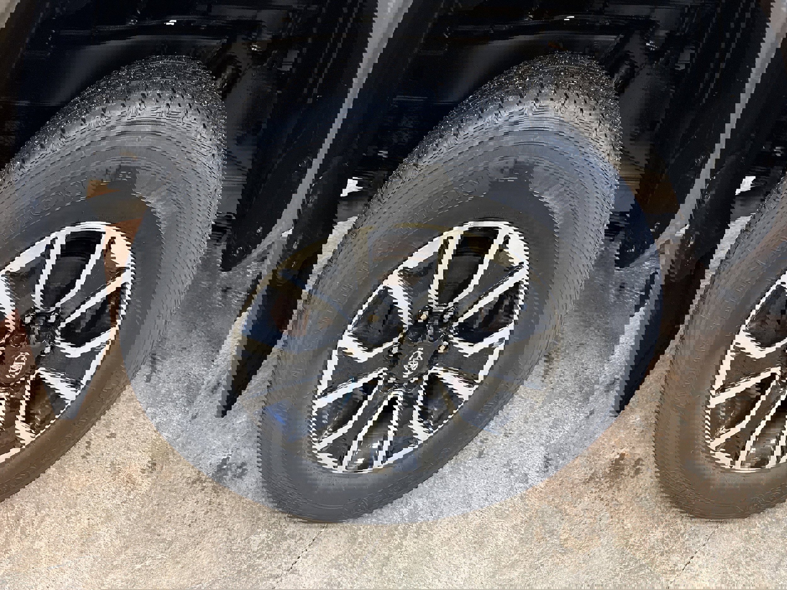 Used 2023 Toyota Tacoma TRD Sport w/ Black Out Package (TMS) image 10