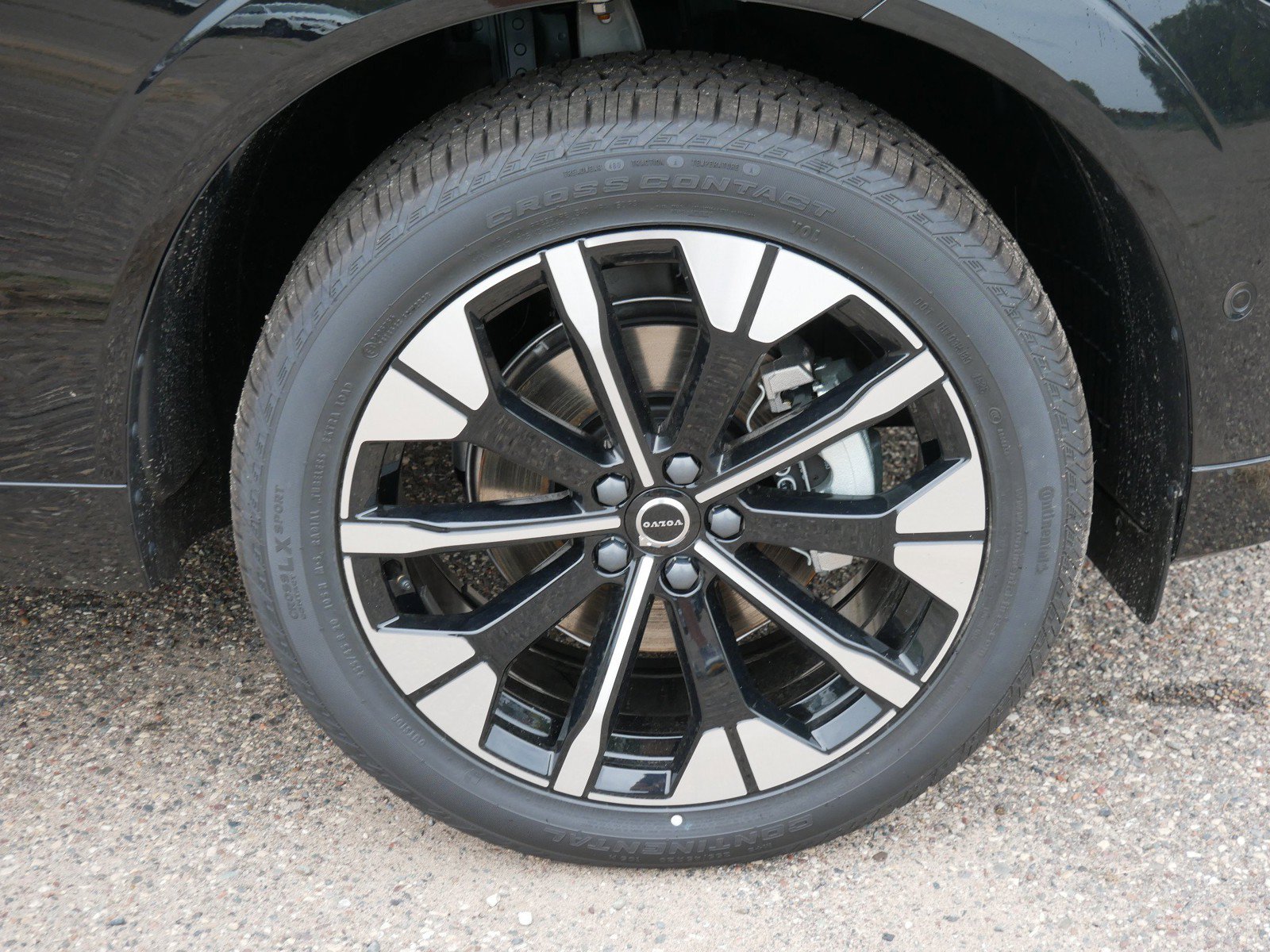 New 2027 Volvo XC60 B5 Plus AWD/4WD image 4