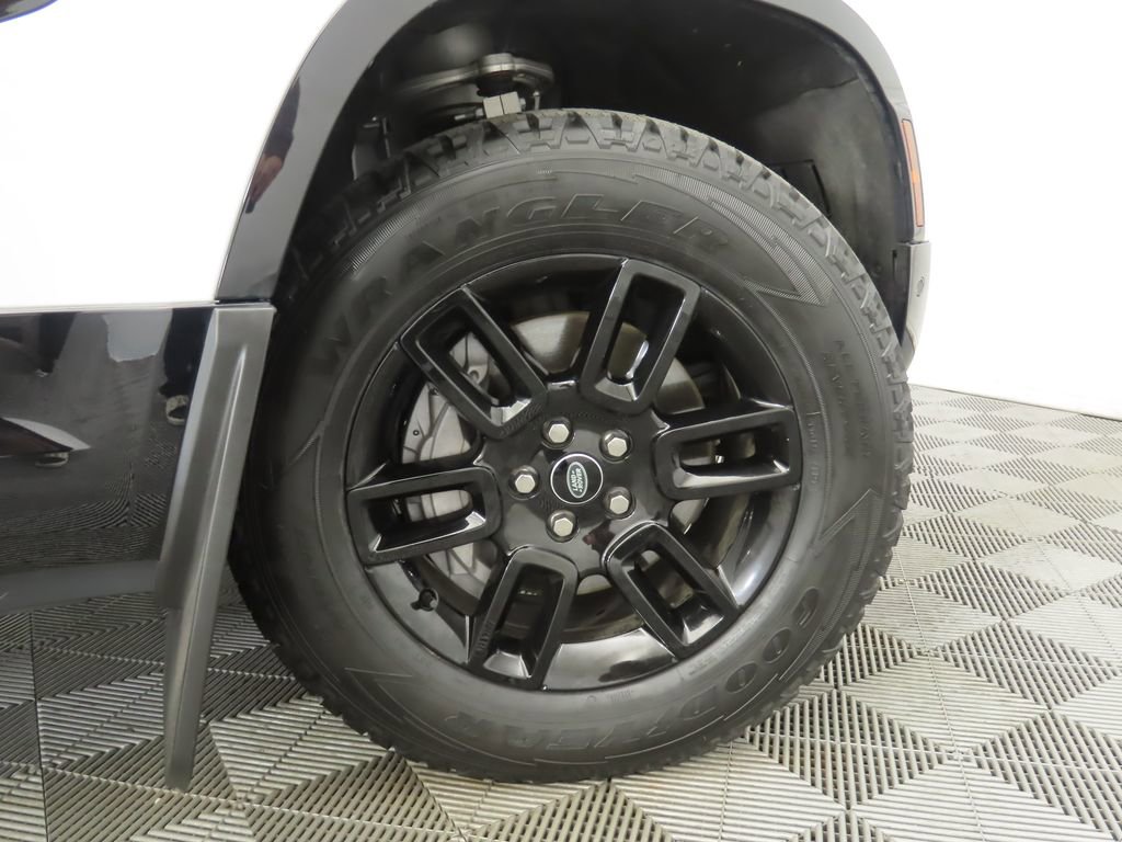Certified 2023 Land Rover Defender 90 X-Dynamic SE image 30