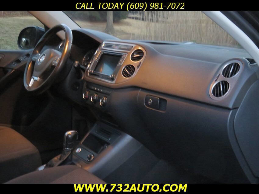 Used 2017 Volkswagen Tiguan Limited w/ Premium Package AWD/4WD image 6
