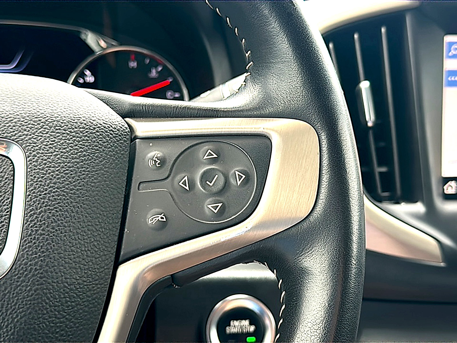 Used 2022 GMC Terrain Denali w/ Denali Premium Package AWD/4WD image 28