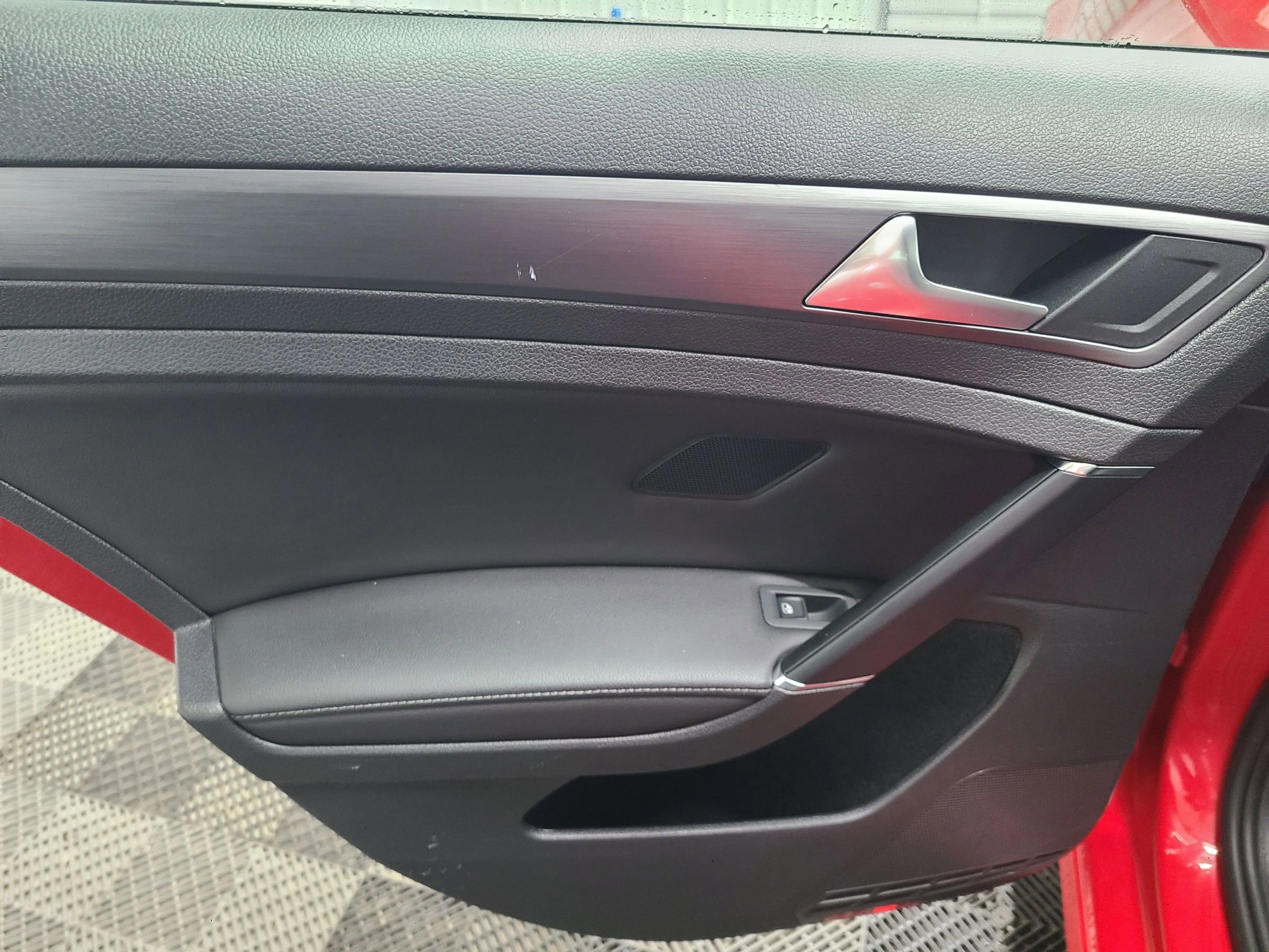 Used 2018 Volkswagen Golf SE image 37