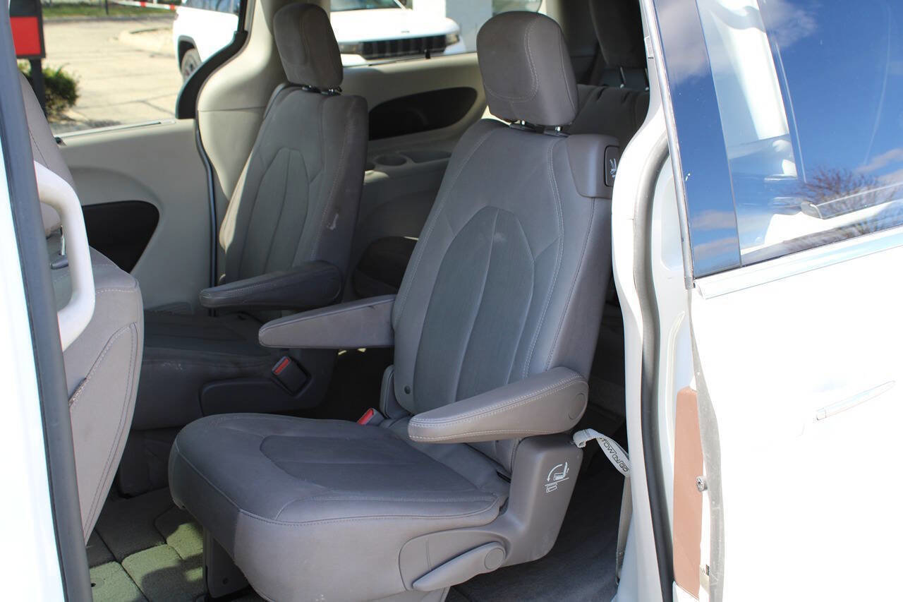 Used 2017 Chrysler Pacifica Touring Plus w/ Tire & Wheel Group image 49