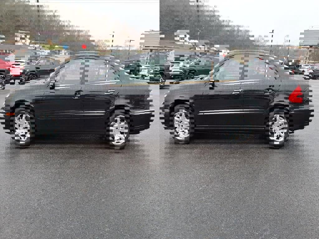 Used 2005 Mercedes-Benz E 320 4MATIC Sedan video 2