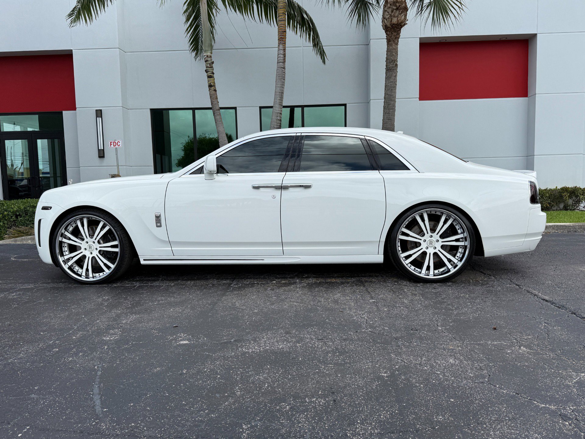 Used 2011 Rolls-Royce Ghost image 12