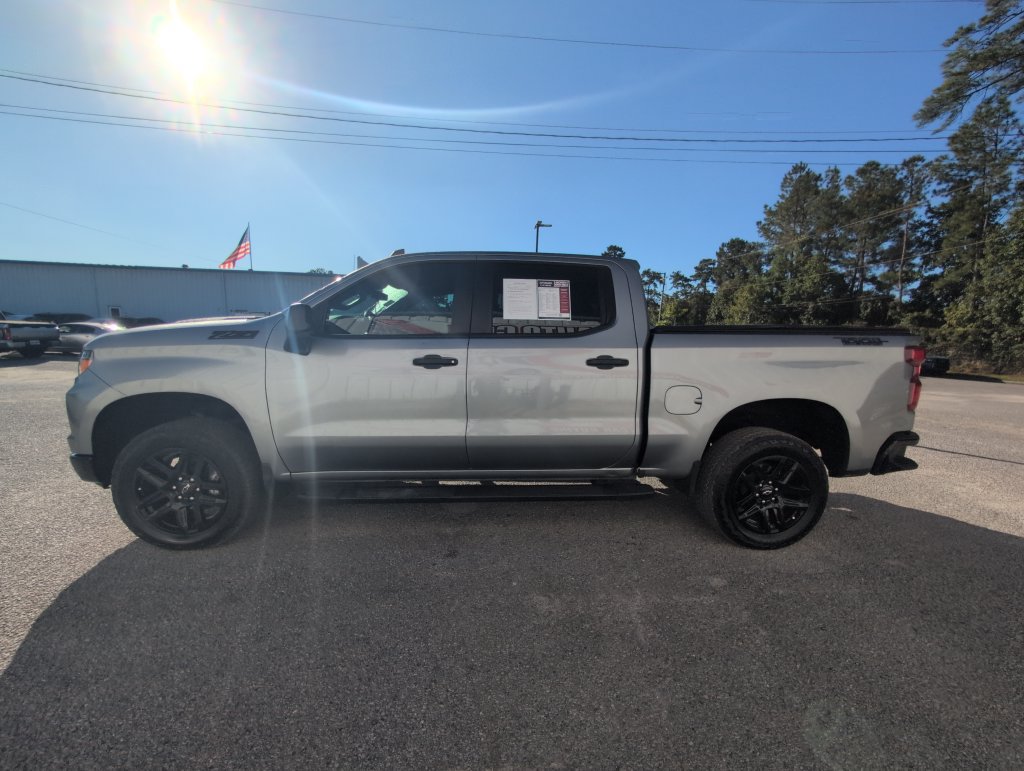 Used 2025 Chevrolet Silverado 1500 Custom Trail Boss w/ Dark Appearance Package AWD/4WD image 5