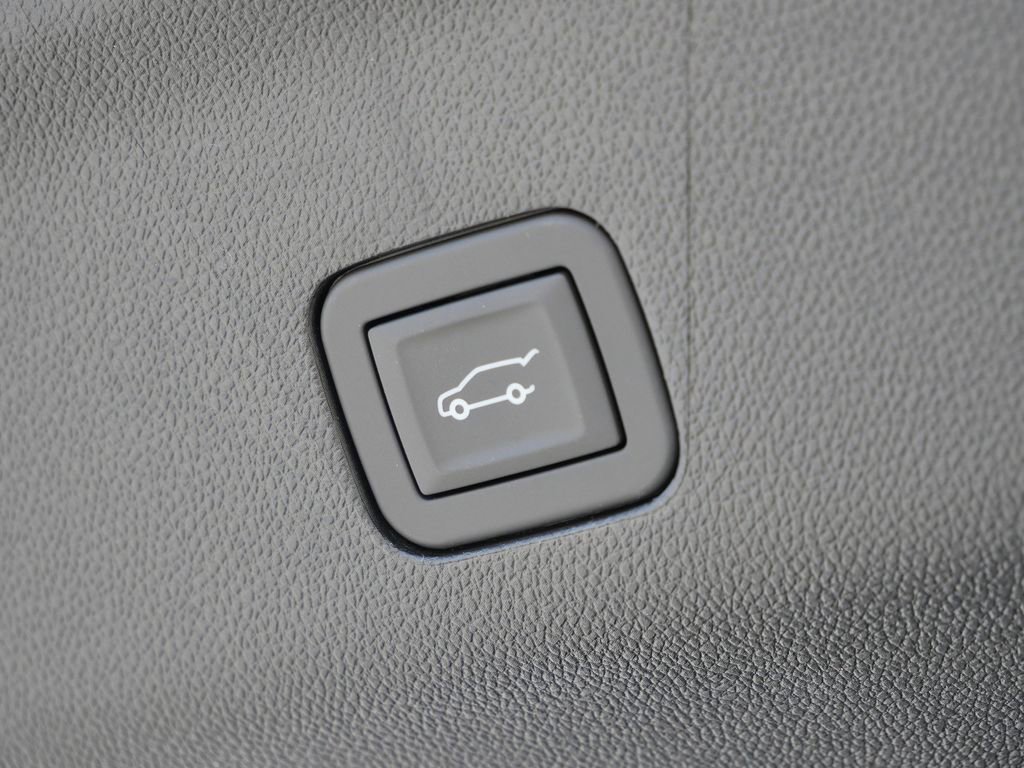New 2026 GMC Yukon XL Elevation w/ Elevation Premium Package AWD/4WD image 33