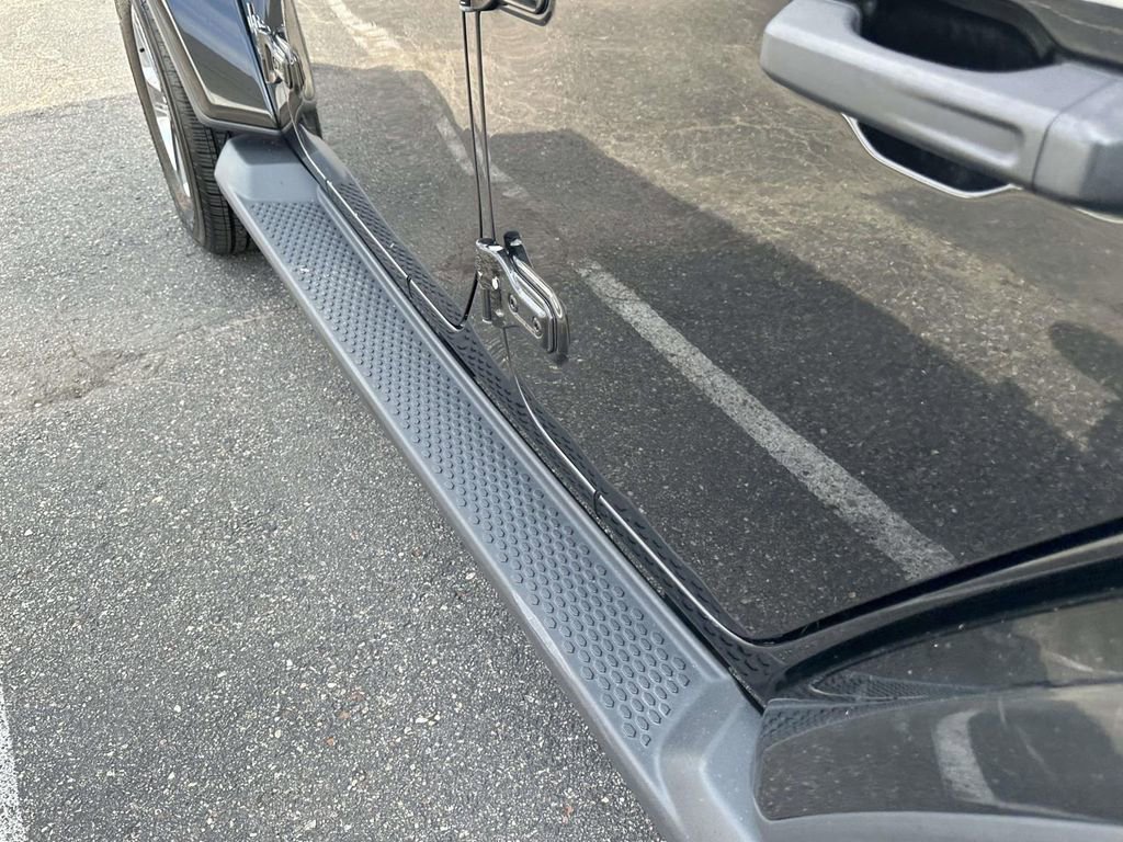 Used 2018 Jeep Wrangler Unlimited Sahara image 12