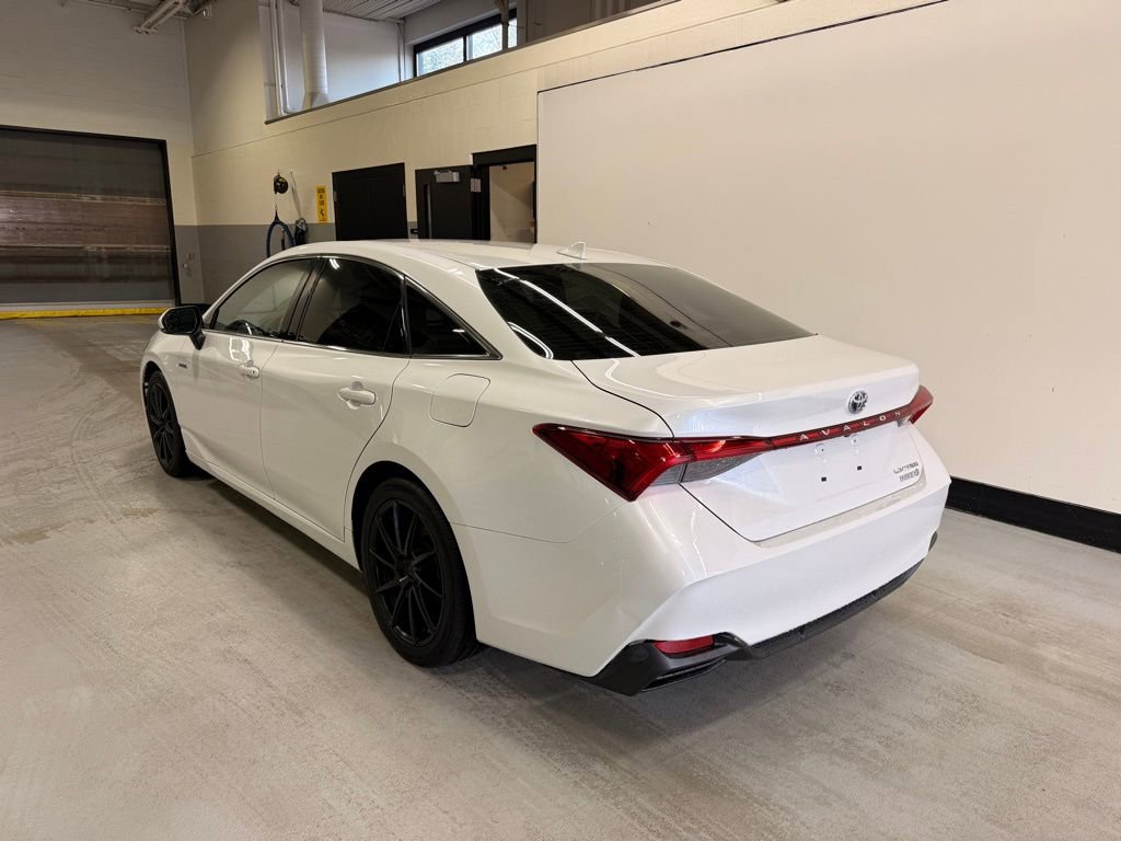 Used 2019 Toyota Avalon Limited w/ All Weather Liner Package FWD image 3