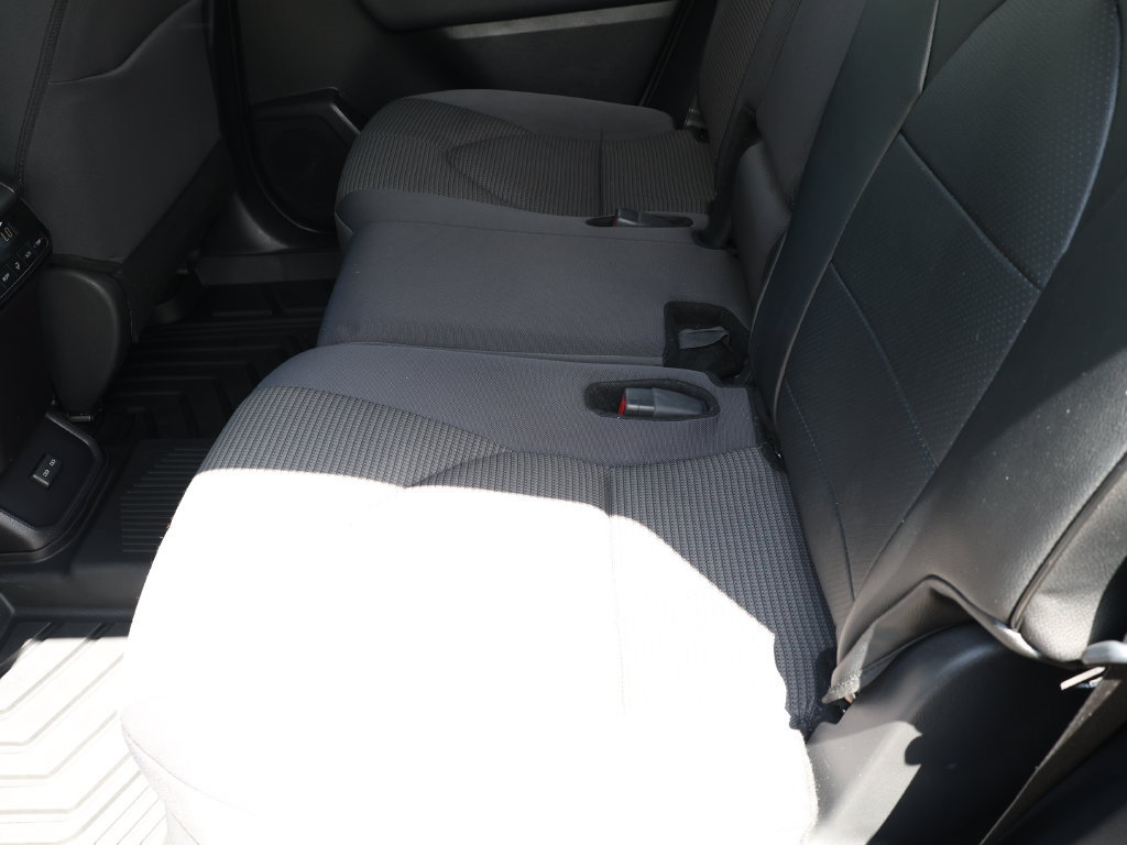 Used 2024 Toyota Highlander LE FWD image 18