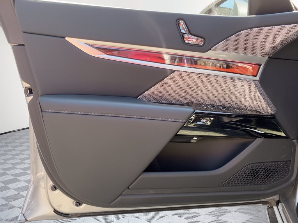 Certified 2023 BMW i7 xDrive60 AWD/4WD image 14