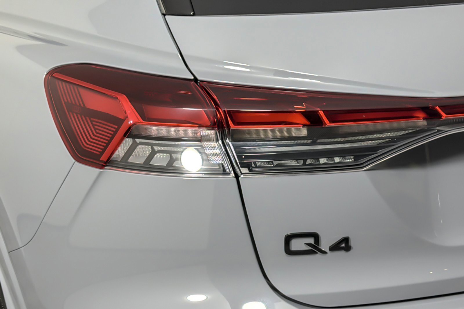 Used 2024 Audi Q4 e-tron Premium Plus w/ Premium Plus AWD/4WD image 26