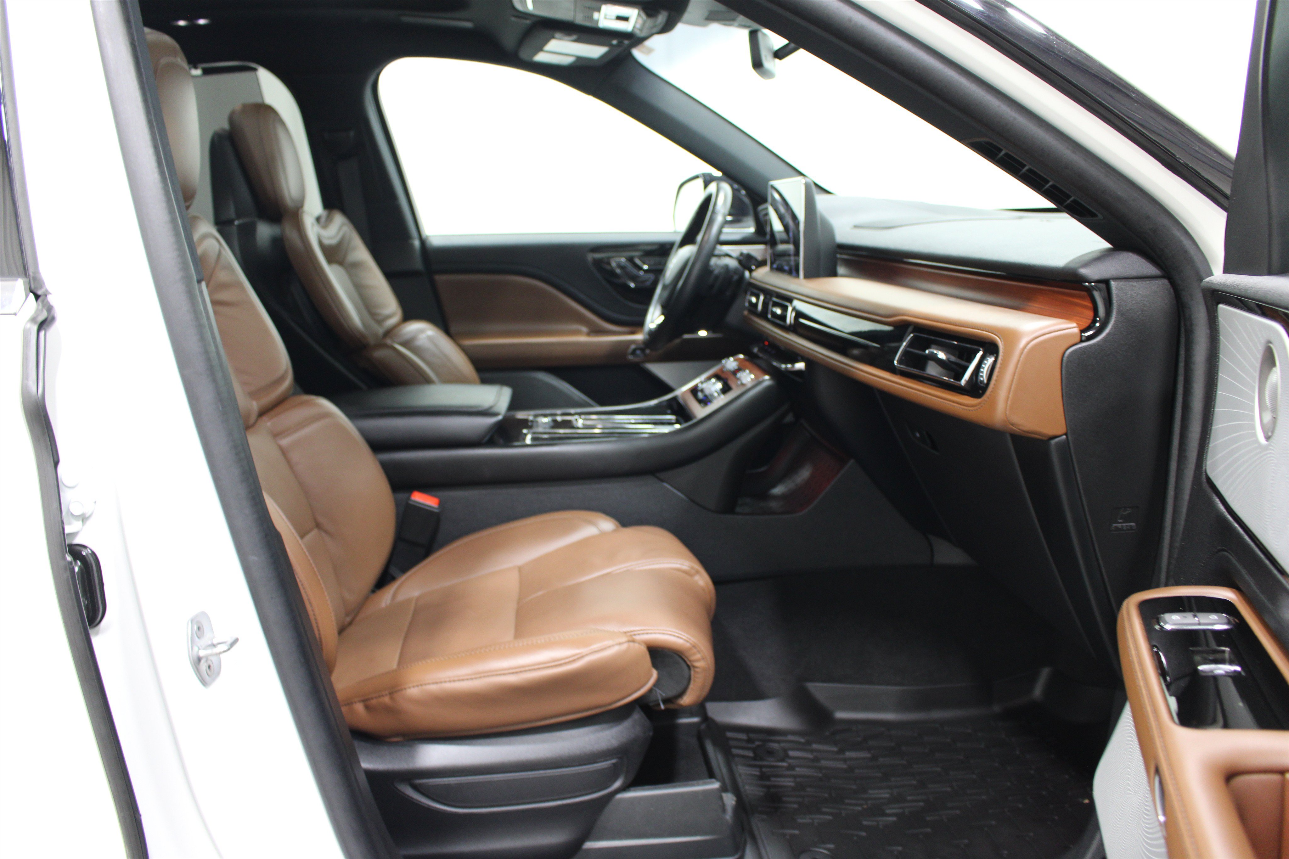 Certified 2023 Lincoln Aviator Grand Touring w/ Equipment Group 301A AWD/4WD image 29
