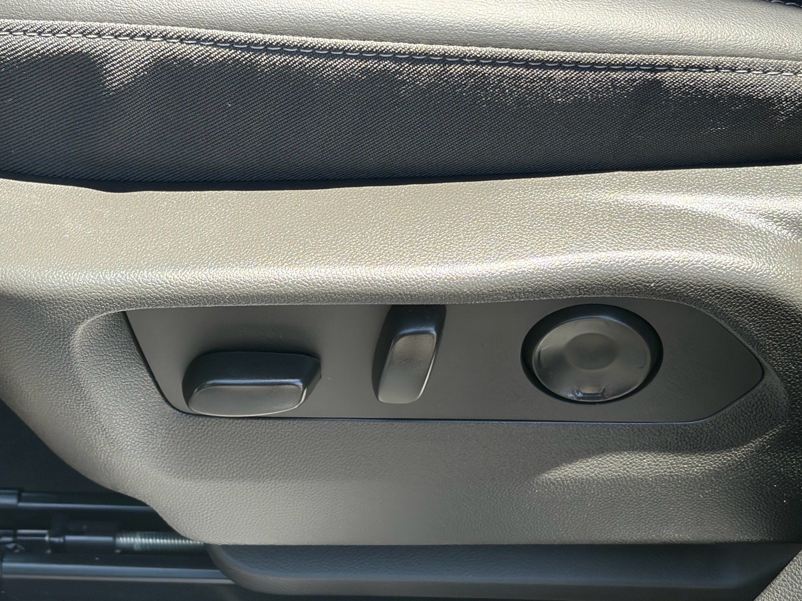Used 2025 Buick Envision Preferred AWD/4WD image 13