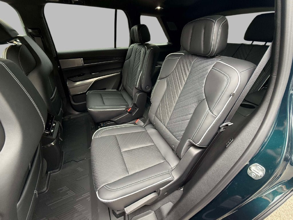 New 2027 Cadillac Vistiq Sport w/ LPO, Floor Liner Package AWD/4WD image 3
