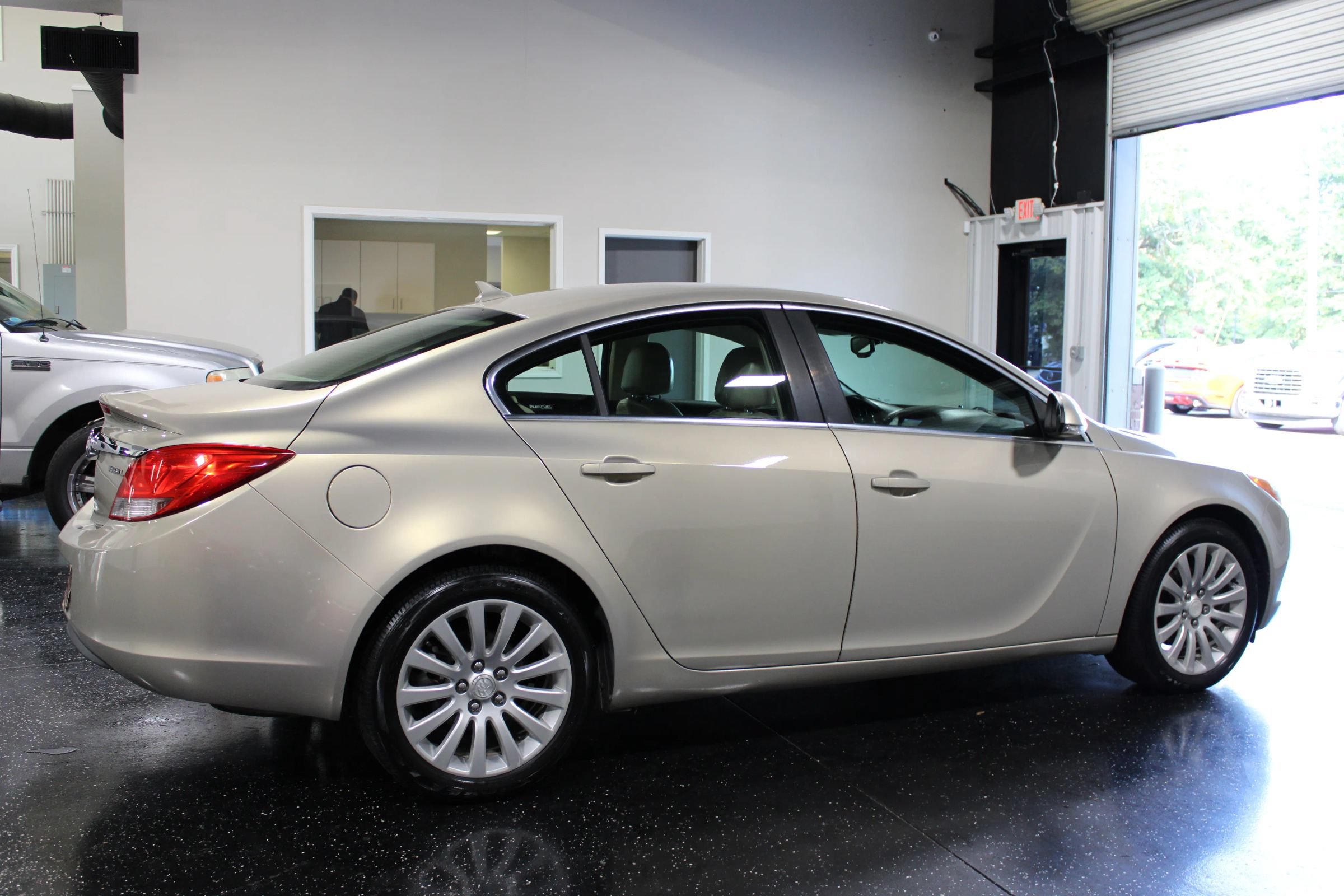 Used 2012 Buick Regal Leather FWD image 3