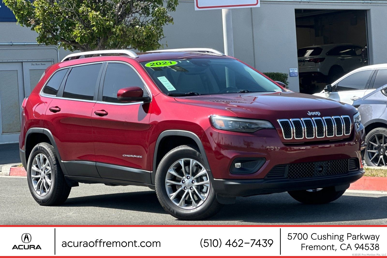 Used 2021 Jeep Cherokee Latitude Plus AWD/4WD image 1