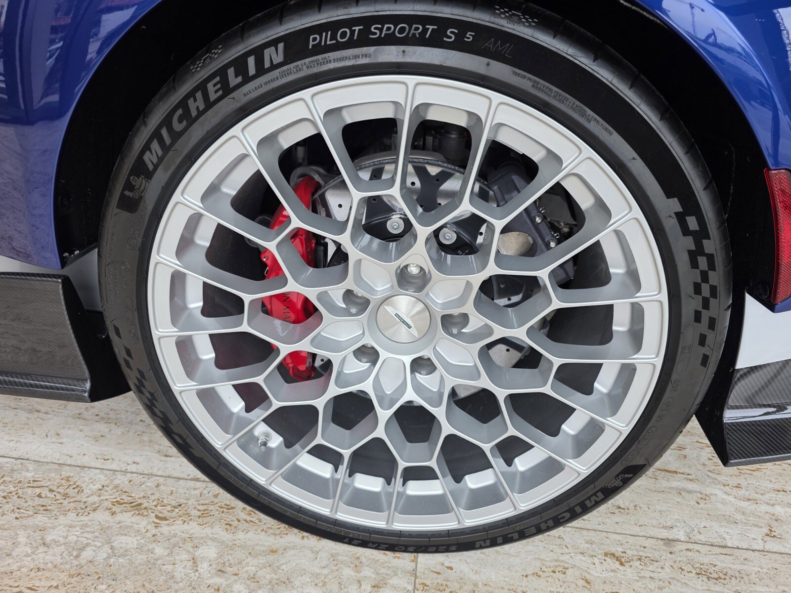 Used 2024 Aston Martin Valour Coupe image 4