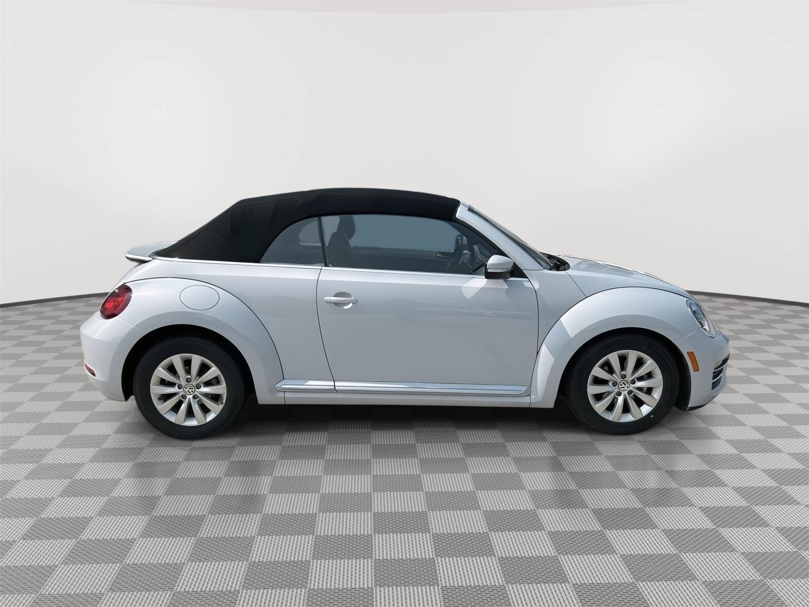 Used 2019 Volkswagen Beetle 2.0T S FWD image 11